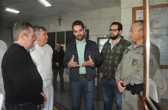 Governador do Estado visita soldado da BM ferido em manifestação.