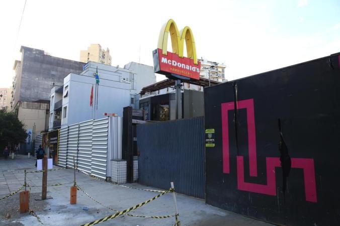 Por que o McDonald’s fechou de maneira provisória duas lojas em Porto Alegre. Saiba mais…