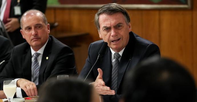 Bolsonaro critica multa do FGTS em demissão sem justa causa.