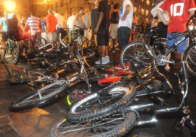 Homem que atropelou ciclistas em Porto Alegre, em 2011, é flagrado dirigindo com CNH suspensa.