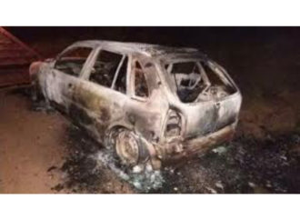 Carro encontrado incendiado, dentro dois corpos. Saiba mais…