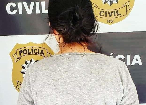 Polícia civil prende mulher condenada por tráfico.
