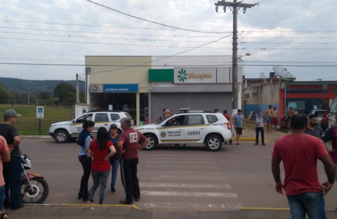 ATUALIZANDO: Agência do Sicredi é assaltada, bandidos fizeram cordão humano, vídeo e foto na reportagem. Saiba mais…
