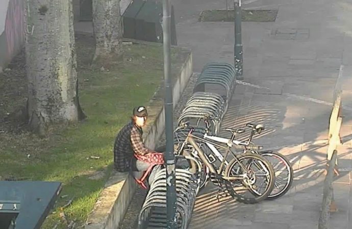 Preso homem que tentava furtar bicicletas na Praça da Bandeira.