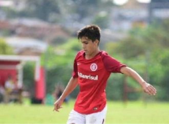 Filho de Fernandão assina contrato profissional com o Internacional.