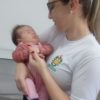 Soldada da BM ajuda a salvar pelo telefone bebê de dois meses engasgado