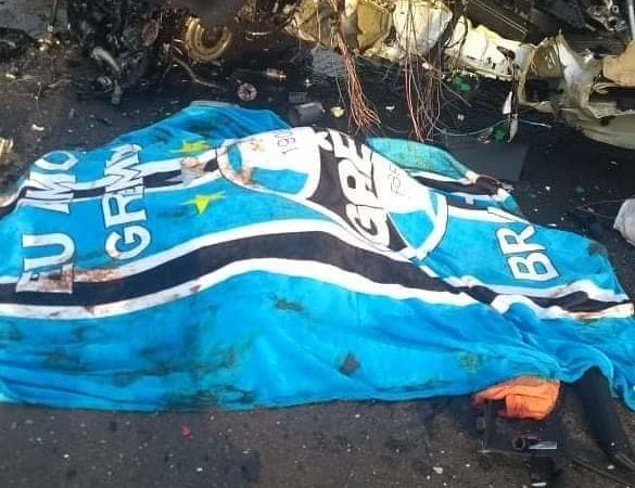 Ônibus com torcedores do grêmio se envolve em grave acidente na BR 386 em Tio Hugo