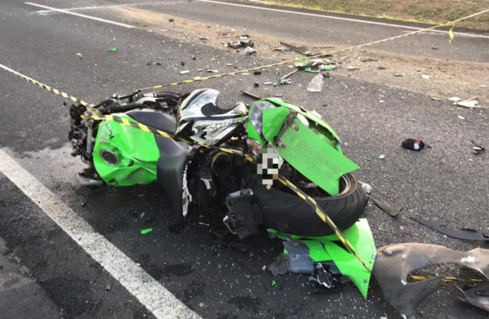 Casal morre em acidente entre carro e motocicleta na Via Rápida