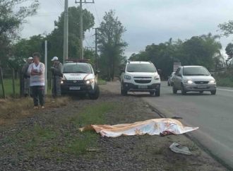 Mulher morre após ser atropelada por carro