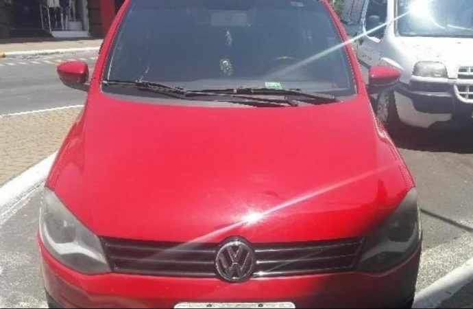 Mãe deixa criança trancada dentro do carro com calor superior a 30°C