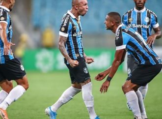 Everton salva o Grêmio e vira maior artilheiro da Arena