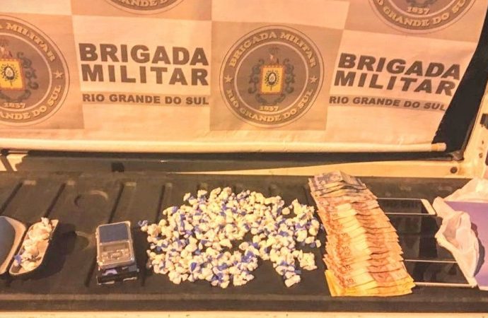 BM prende dupla que fazia tele-entrega de drogas