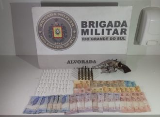 24º BPM prende dois homens por tráfico de drogas em Alvorada