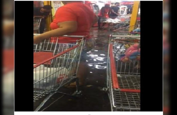 Tempo Durante os 20 minutos de chuva forte em Canoas, água invadiu até supermercado
