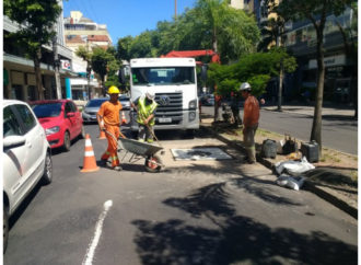 DMAE segue trabalho de nivelamento das tampas de esgoto