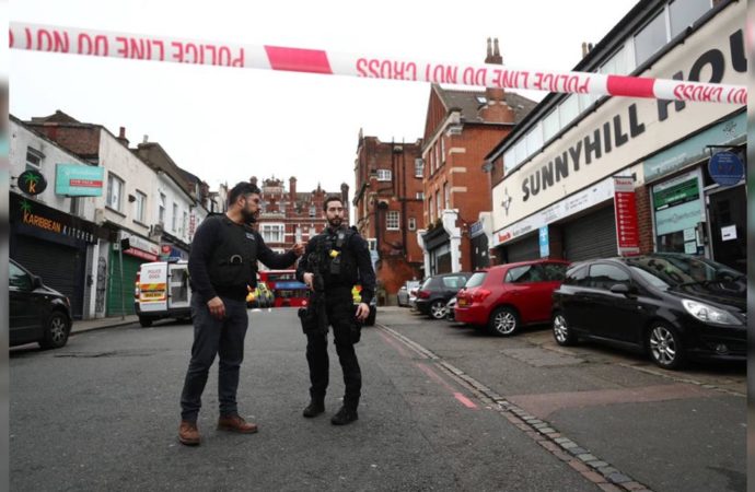 MUNDO: Polícia de Londres mata homem que deixou dois feridos em ataque a faca