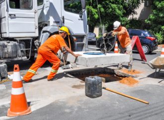 Nivelamento de tampas de ferro segue na região central