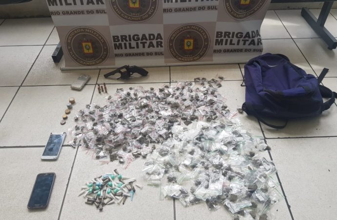 1º BPChq prende homem por tráfico de drogas em POA