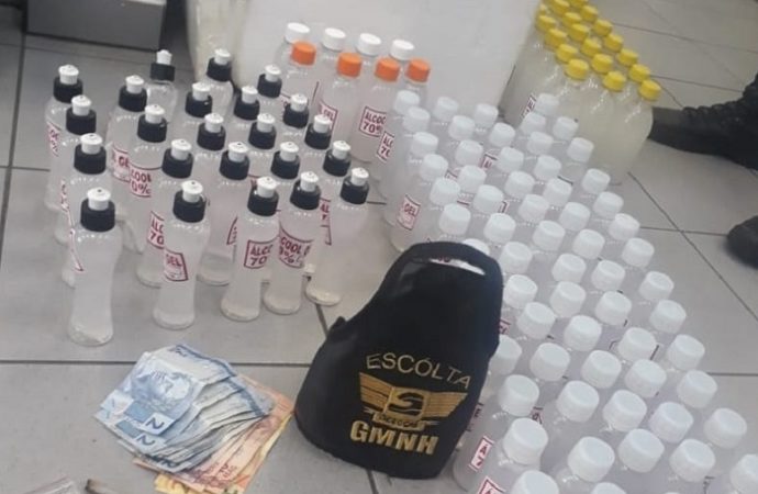 Quatro homens são presos por venderem álcool gel falsificado