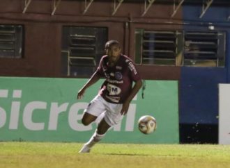 Jogador do Caxias sofre ofensas racistas durante jogo