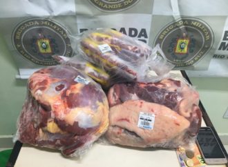 Furtou R$ 400 em carnes no mercado e foi preso