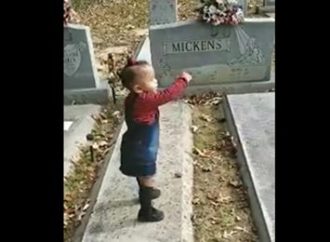 MUNDO: Vídeo de menina ‘beijando fantasma’ em cemitério se torna viral nas redes sociais
