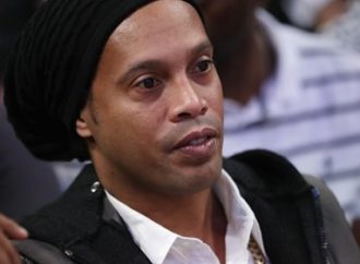 Procuradoria conclui que Ronaldinho Gaúcho foi enganado e decide liberá-lo