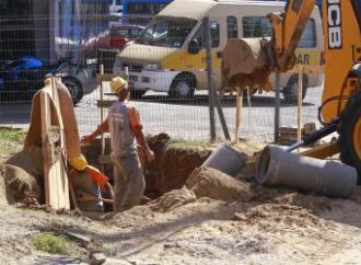 Dmae interliga redes de água no bairro Sarandi nesta quarta-feira