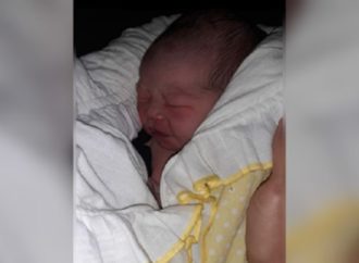Bebê recém-nascido é encontrado em parada de ônibus
