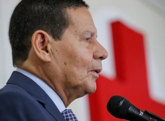 Mourão entra em isolamento após contato com servidor com coronavírus