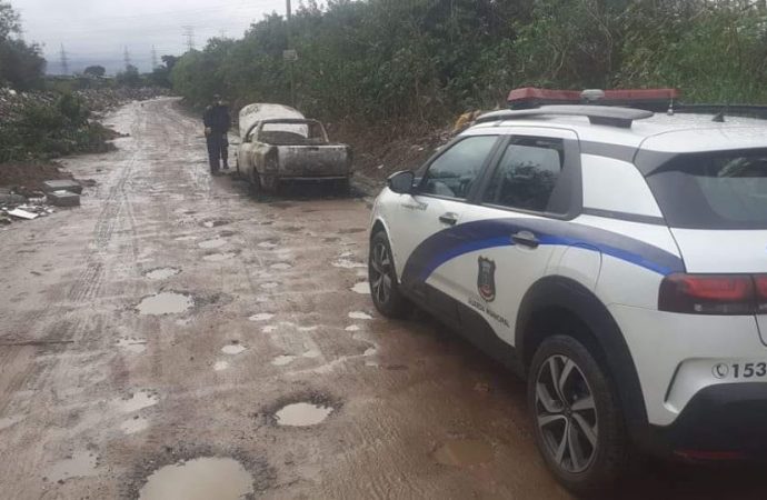 Um veículo foi localizado em Cachoeirinha carbonizado