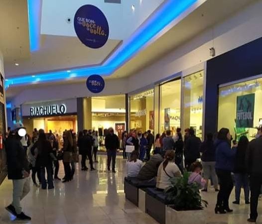 Promoção na loja Paquetá do shopping de Gravataí gera aglomeração e a guarda teve que intervir