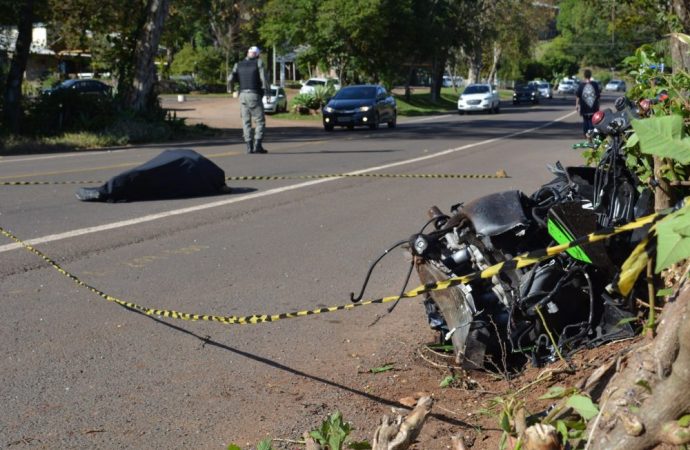 Moto se despedaçou em acidente com morte em Morro Reuter o Rapaz era de Gravataí