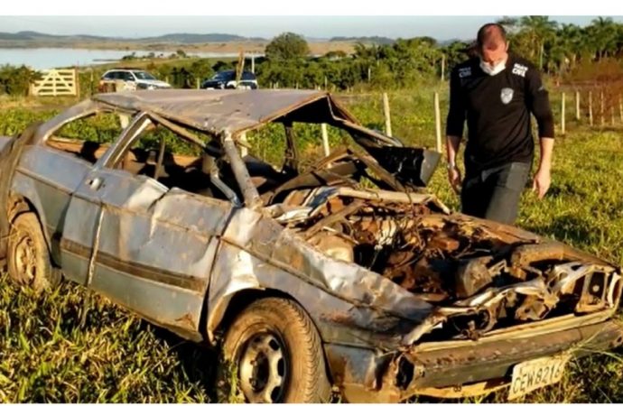 Criança de três anos morre após ser arremessada de carro durante capotamento