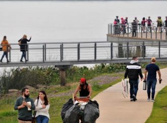 Feriado nublado diminui circulação de pessoas na Orla do Guaíba