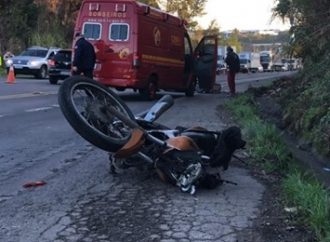 Motociclista morre após colidir em carro na ERS-122, em Farroupilha