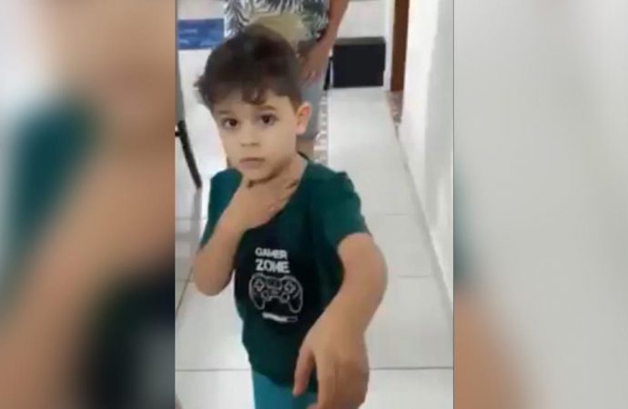 VÍDEO: Emocionante reencontro entre filho e pai curado do covid-19