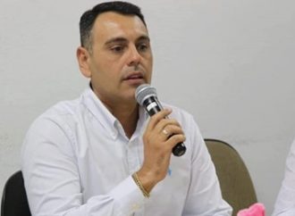 Prefeito de cidade do Litoral Norte é atacado em casa e feito de refém com a família durante assalto