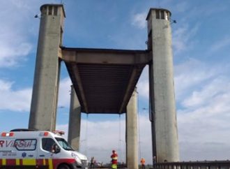 Após obras emergenciais, içamento do vão móvel da ponte do Guaíba volta a ocorrer em Porto Alegre