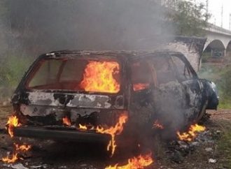 Automóvel é encontrado em chamas na tarde desta quarta-feira, em São Leopoldo