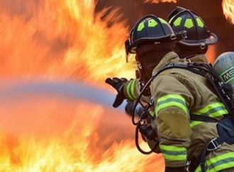 Incêndio atinge fábrica de embalagens na zona sul de Porto Alegre