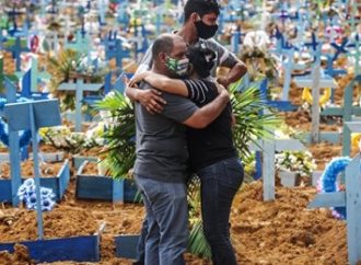 Brasil deve se tornar líder mundial em mortes em 29 de julho, diz projeção