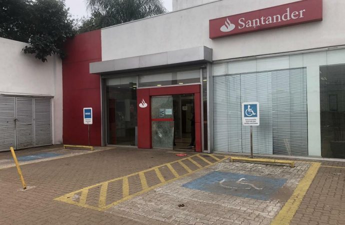 Criminosos que trocaram tiros com a BM utilizaram fuzil durante ataque a banco em Canoas