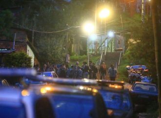 Família é feita refém e criminosos trocam tiros com Brigada Militar, na região metropolitana de Porto Alegre