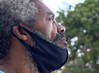 Ex-músico do Raça Negra volta às ruas: “Tomo conta de carro na praça”