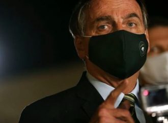 Bolsonaro veta obrigatoriedade de máscaras em local fechado