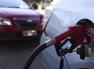 Litro da gasolina sobe pela nona semana seguida