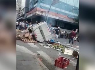 VÍDEO: Protesto no centro de Porto Alegre