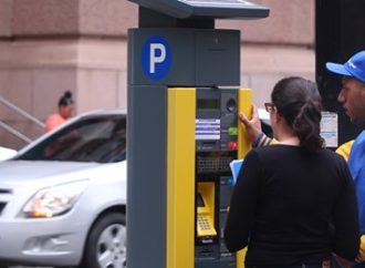 Quem estacionar entre às 7h e 19h nas vagas de Área Azul de Porto Alegre será multado em R$ 195,23