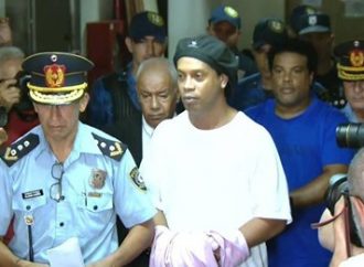 Ronaldinho completa quatro meses preso no Paraguai